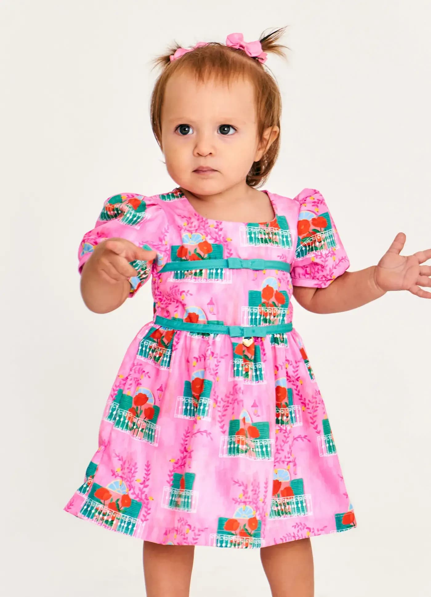 VESTIDO E CALCINHA FLORES NA JANELA ROSA